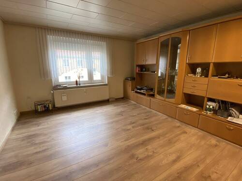 großzügiges Wohnzimmer - 