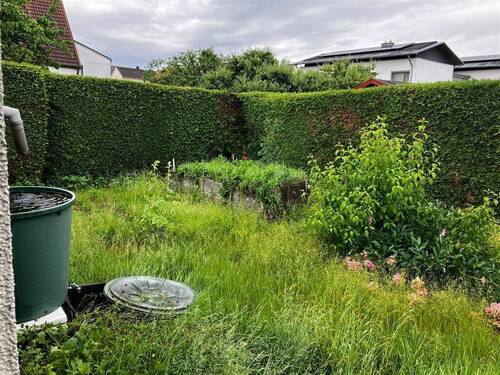 Garten mit Regentonne - 