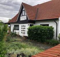 Familienfreundlich wohnen: EFH mit großer Dachterrasse, Kachelofen und Top-Anbindung in Eitensheim
