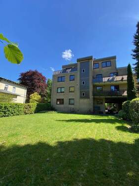 Gebäude hinten + Garten - 