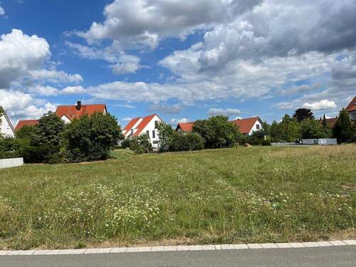 herrlicher Bauplatz - Doppelhaushälfte mit 133,00 m² in Langensendelbach zum Kaufen