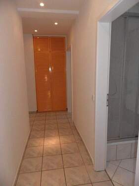 Flur mit Einbauschrank - 