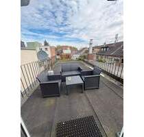 ?? Traumhafte 2-Zimmer-DG-Wohnung mit riesiger 40 m² Dachterrasse & Einbauküche - Krefeld-Zentrum