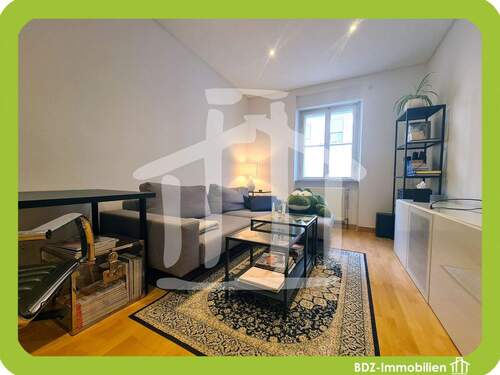 das Wohnzimmer - 2 Zimmer Etagenwohnung zum Kaufen in Nürnberg