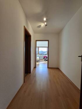 Flur zum Schlafzimmer - Etagenwohnung mit 70,60 m&sup2; in Überlingen zur Miete