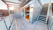 Balkon mit privater Fahrstuhl und Treppe zur Dachterrasse - 