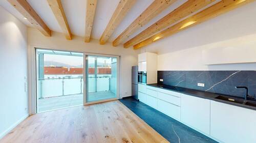 Helle Wohnküche mit Balkon - 2 Zimmer Etagenwohnung in Freiburg