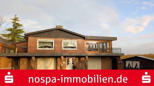 Frontansicht - Einfamilienhaus mit Wintergarten, großer Dachterrasse, viel Nutzfläche und großzügiger Garage!
