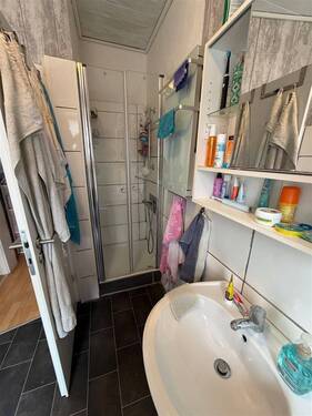 Bad mit Dusche - 