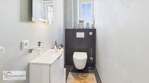 Gäste-WC EG - 6 Zimmer Bauernhaus, Landhaus in Freudenburg