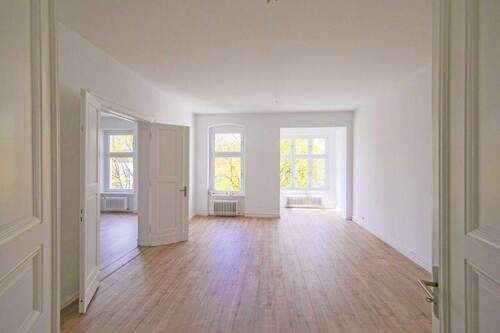 Zwei Zimmer zur Straße - 3 Zimmer Etagenwohnung zum Kaufen in Berlin