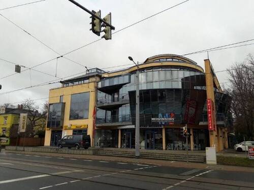 Hausvorderansicht - Bürofläche zu vermieten Personenaufzug im Haus