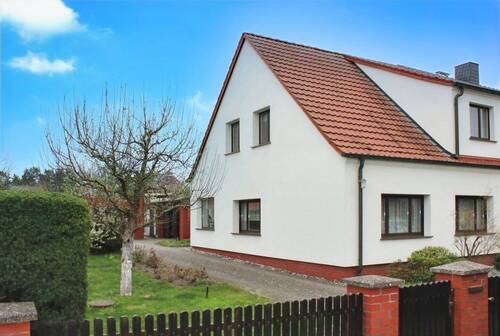Vorderansicht Haus - 4 Zimmer Doppelhaushälfte zum Kaufen in Schorfheide
