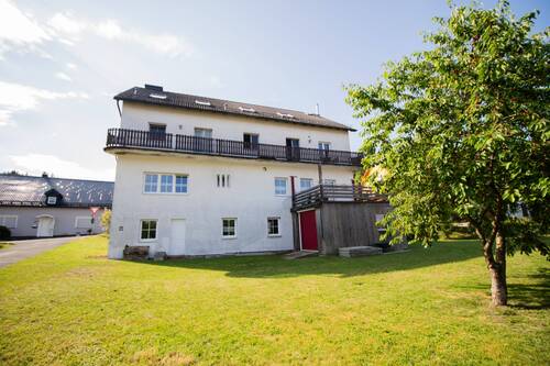 Hausansicht - 1 Zimmer Mehrfamilienhaus, Wohnhaus zum Kaufen in Bischofsgrün