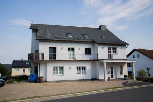 Hausansicht - 1 Zimmer Mehrfamilienhaus, Wohnhaus in Bischofsgrün