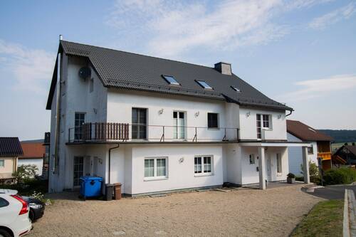 Hausansicht - Mehrfamilienhaus, Wohnhaus mit 350,00 m² in Bischofsgrün zum Kaufen