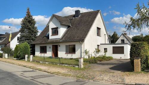 Straßenfront.jpg - Grundstück zum Kaufen in Elmenhorst