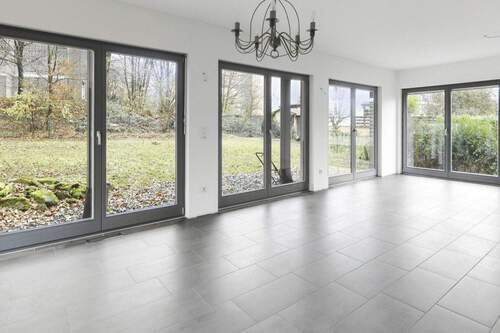 Wohnzimmer 1. OG - 8 Zimmer Einfamilienhaus zum Kaufen in Leverkusen