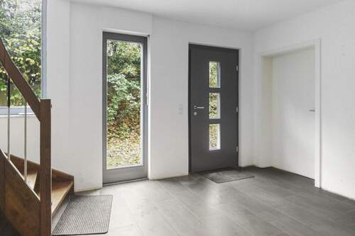 Eingangsbereich EG - 8 Zimmer Einfamilienhaus in Leverkusen