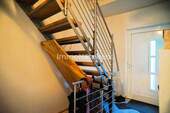 Flur und Treppe - 