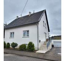 FREISTEHENDES GEPFLEGTES EINFAMILIENHAUS MIT ZWEI GARAGEN UND GARTEN IN LOSHEIM AM SEE-BACHEM