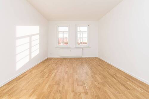 Wohnzimmer - Lichtdurchflutete 2-Zimmer-Wohnung im Dachgeschoss eines Gründerzeitbaus