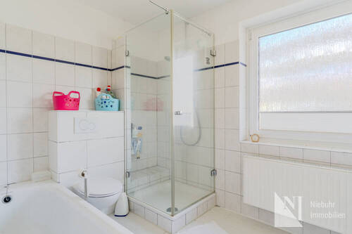 Vollbad im Obergeschoss - 