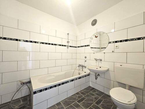 20250926_141730 - 2,5-Zimmer-Wohnung mit Balkon und Fernwärme - Hoch hinaus über Duisburg!