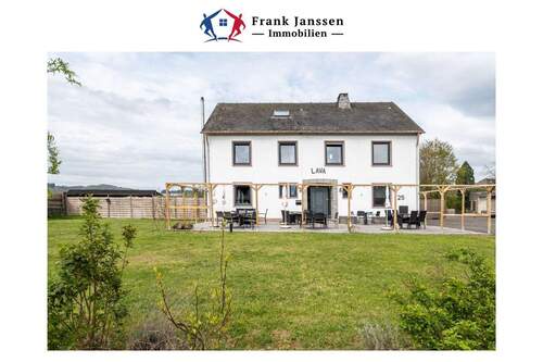 18300 Außenansicht - NEUER PREIS! Freistehendes Wohnhaus in Manderscheid - ehemalige Gaststätte - mit Biergarten