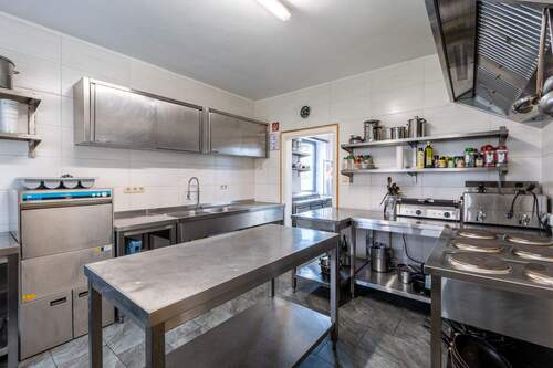 18300 Gastronomie Küche - 1 Zimmer Mehrfamilienhaus, Wohnhaus in Manderscheid