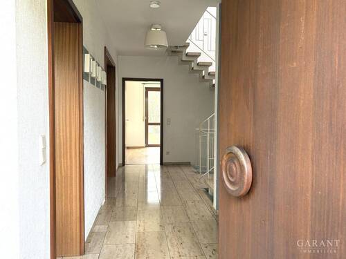 Blick ins Haus - 6 Zimmer Einfamilienhaus in Bietigheim-Bissingen