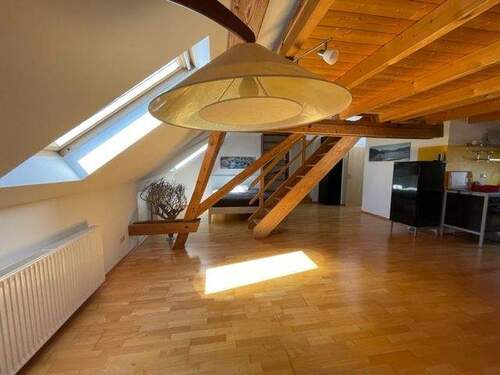 Treppe zum Schlafbereich rechts Küche.jpg - 