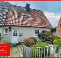 Doppelhaushälfte mit viel Potenzial auf einem großen Erbpachtgrundstück - Lübeck Travemünde