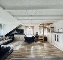 Lichtdurchflutete Dachgeschosswohnung mit Maisonettebene & ca. 30 m² Wohnbereich - Bad Friedrichshall Kochendorf