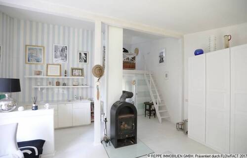 Blick auf die Küche und Galerie - 4 Zimmer Bungalow zum Kaufen in Neukirch/ Lausitz