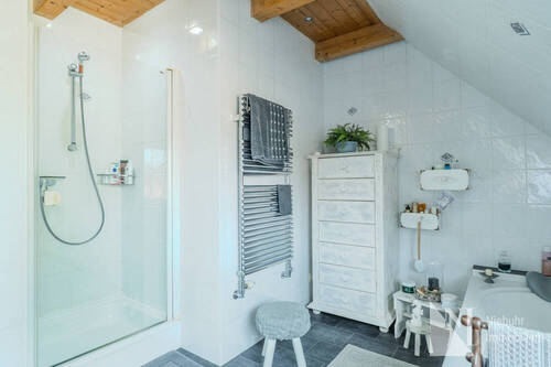 Vollbad mit Dusche - 