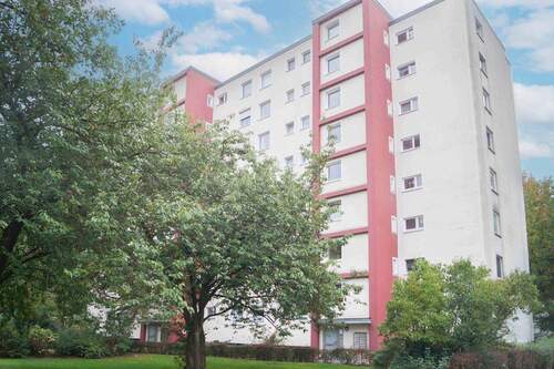 Startbild - Hochparterre-Wohnung mit Balkon, Loggia in gepflegtem Mehrfamilienhaus