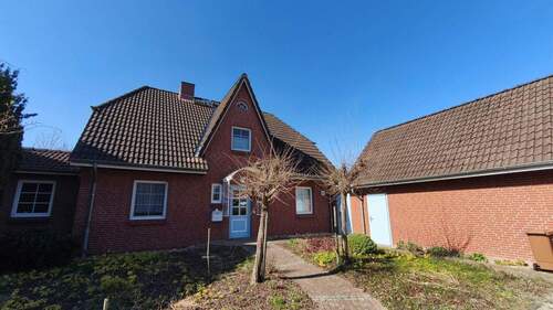 Ansicht - Großzügiges Einfamilienhaus mit Garten und Garage in Heist