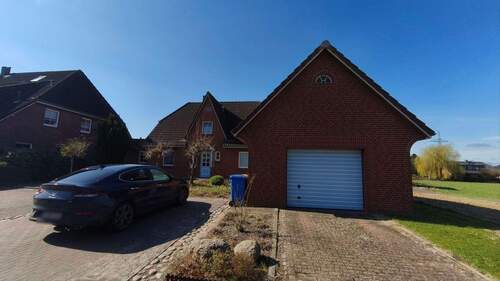 Ansicht mit Garage - 5 Zimmer Einfamilienhaus zur Miete in Heist