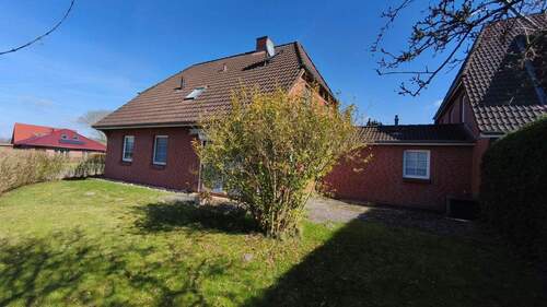 Garten - Hinteransicht Haus - Einfamilienhaus mit 146,00 m&sup2; in Heist zur Miete
