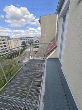 Balkon 1 - Etagenwohnung mit 59,00 m&sup2; in Berlin zur Miete