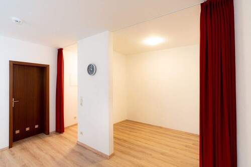 Schlafnische im Wohnzimmer - Etagenwohnung mit 42,80 m² in Dresden zum Kaufen