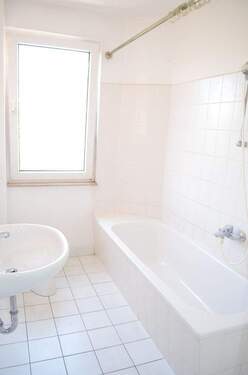 Bad - Etagenwohnung mit 35,00 m&sup2; in Nürnberg zur Miete