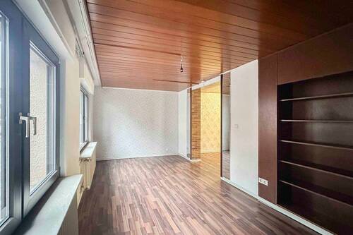 Wohnzimmer - 2 Zimmer Etagenwohnung zum Kaufen in Hürth