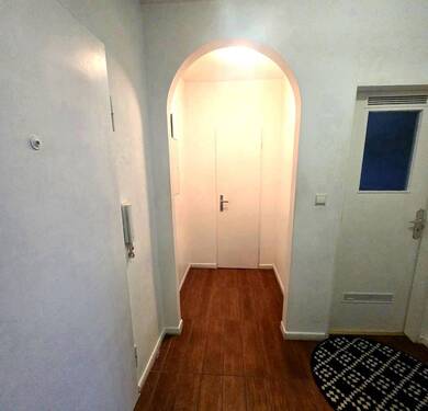 Flur - 2 Zimmer Etagenwohnung zum Kaufen in Gießen
