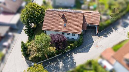 Drohnenansicht - Einfamilienhaus mit schönem Blick - eingebettet in idyllischer Wohnsiedlung