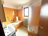 BAD mit Dusche und Wanne EG - 