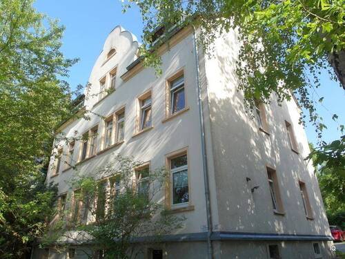 Ansicht1 - Ab Mitte August 2026: Etagenwohnung mit 2 Balkonen, Laminatboden, 2 Bädern und eigener Gartenanteil