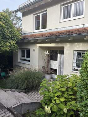Bild 2 - 6 Zimmer Doppelhaushälfte zur Miete in Schorndorf