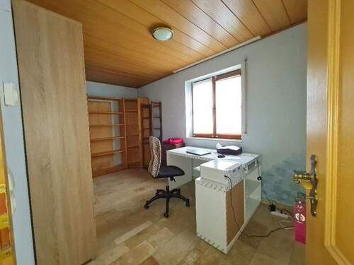 Büro- Zimmer im Erdgeschoss - 